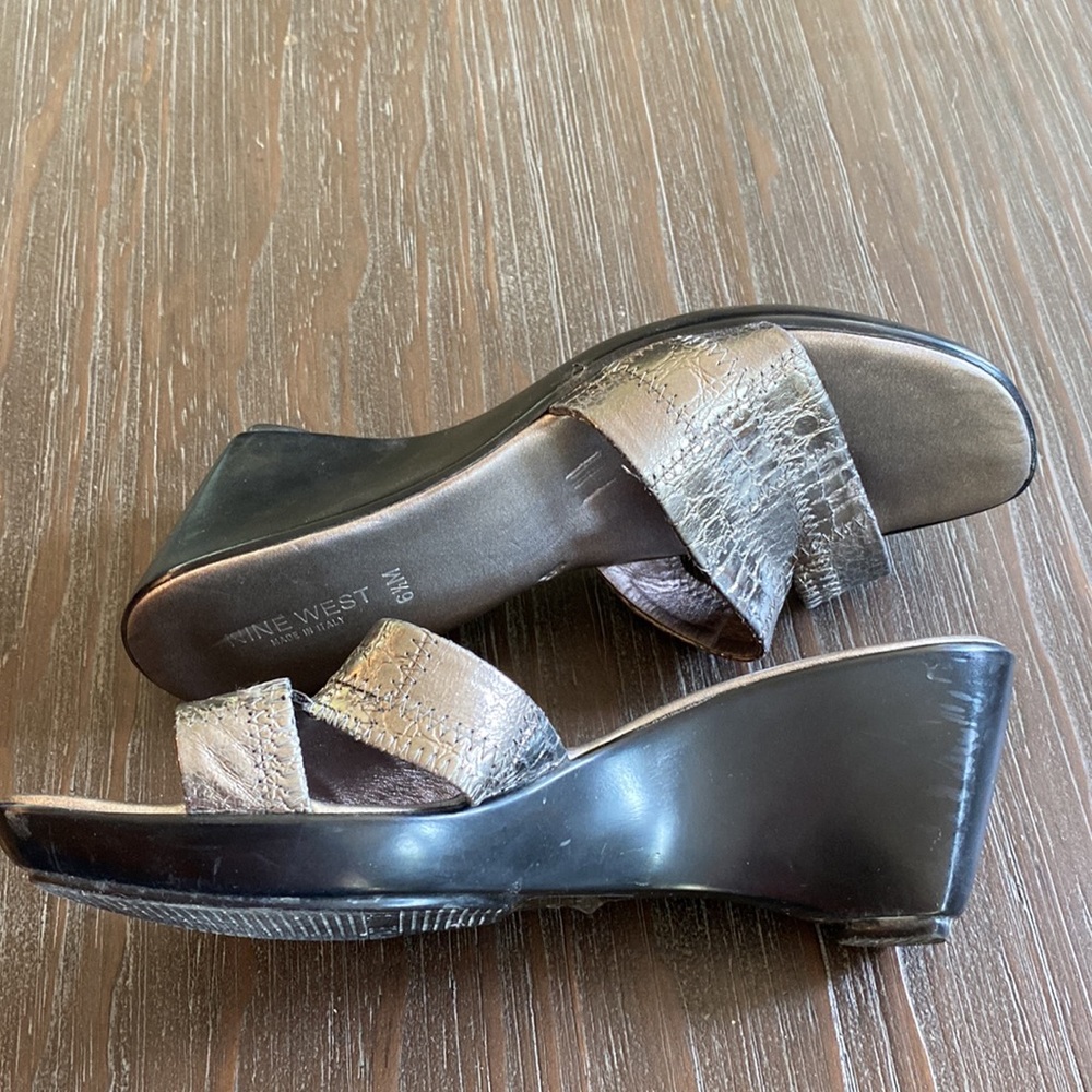 Nine West beautiful pewter sandals in size 6 1/2. Made in Italy.
